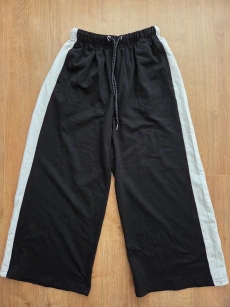 Široké tepláky, 146