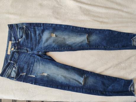 Balík oblečenia zeny, s