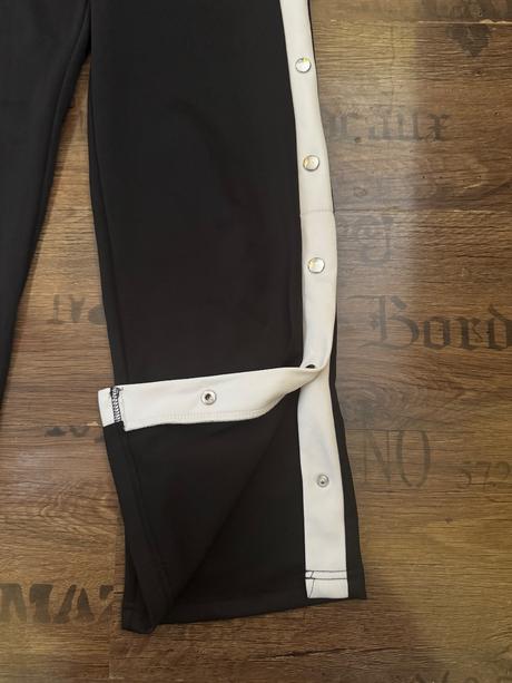 Čierne tepláky s cvokmi, takko,146