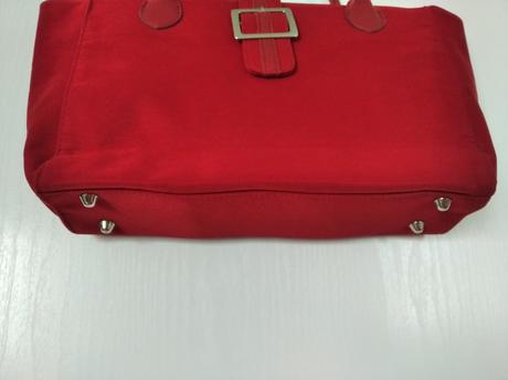 Červená kabelka,