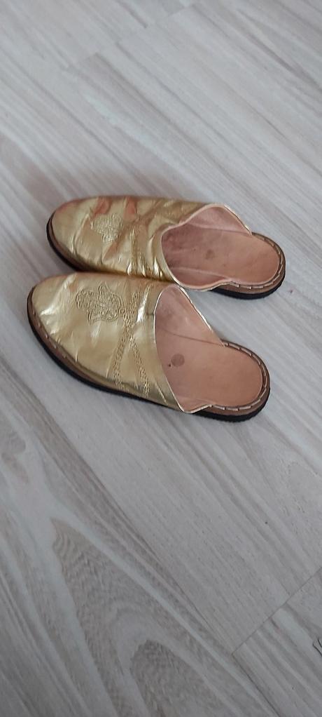 Kožené šlapky, 26