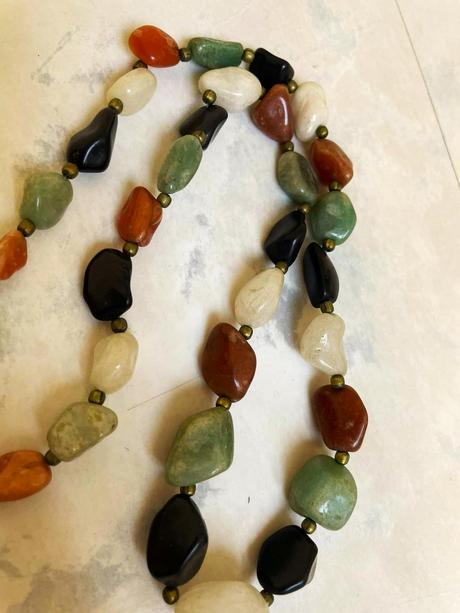 Náhrdelník z prírodných polodrahokamov, 