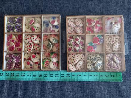 Gombíky sada 36 ks s kvetmi, 