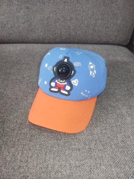 Blikajúca šiltovka, 122