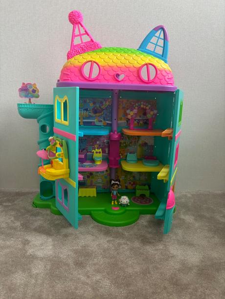 Gabys dollhouse, 
