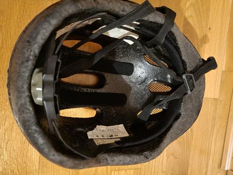 Cyklistická prilba, s