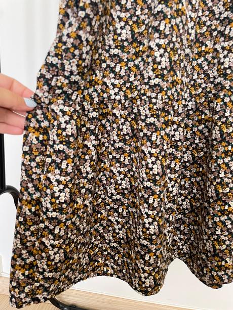 Kvetované šaty, 40