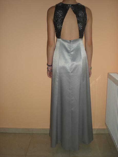 Saténové šaty, 36
