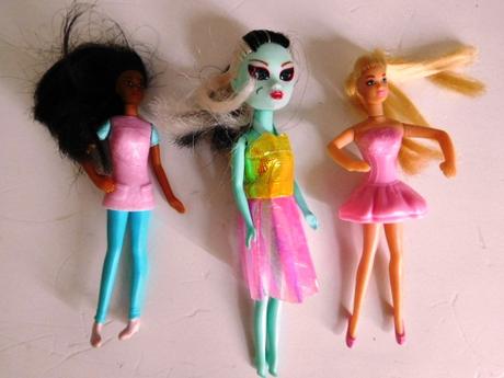 2 menšie barbinky cestovne v super stave,