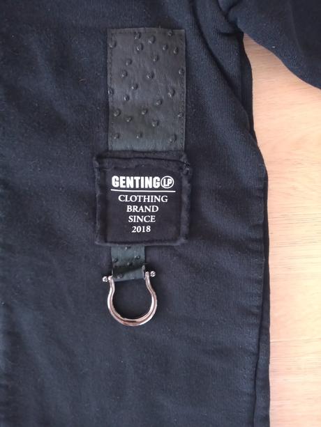 Čierna mikina genting, 110