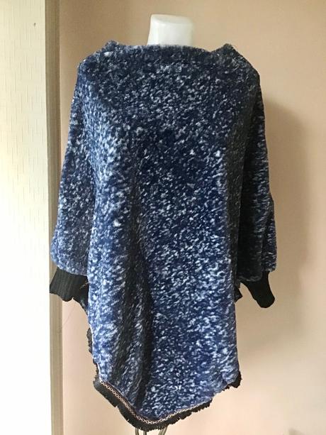 Krasne teplucke pončo, 