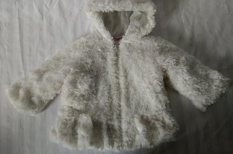 Biely "kožušinový" kabátik, city vane, 86