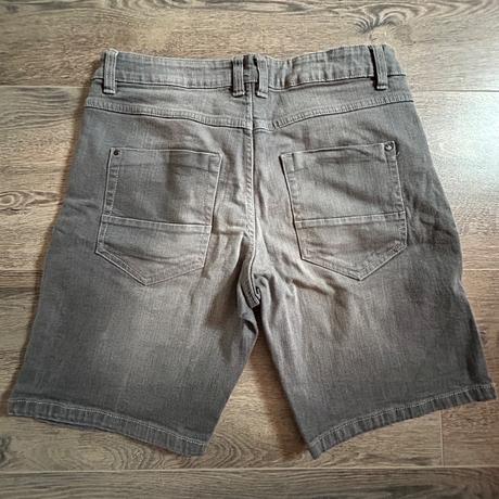 Pánske kraťasy, 48