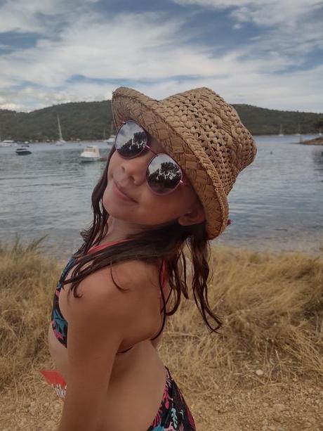 Klobúk s retiazkami 128/140, takko,104