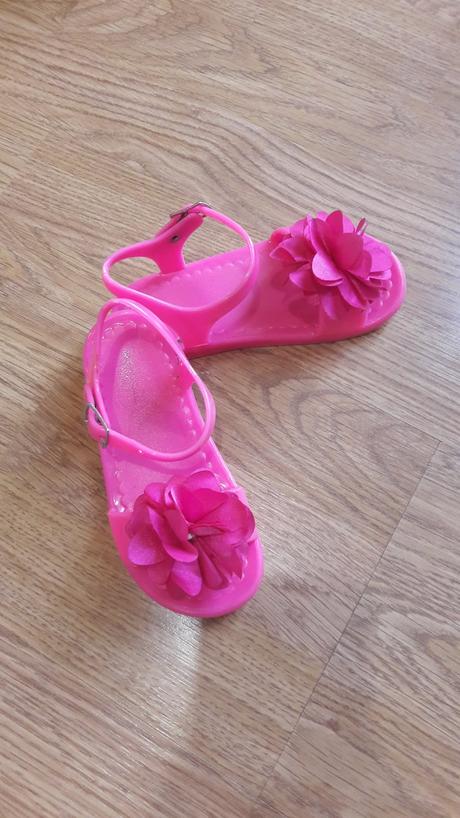 Sandálky, 25