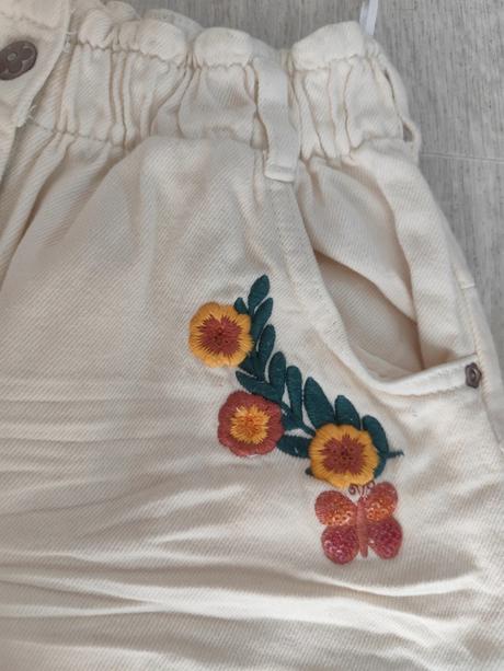 Kraťasy s výšivkou, c&a,134