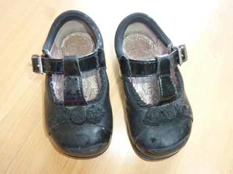 Cierne lakovky, clarks,19