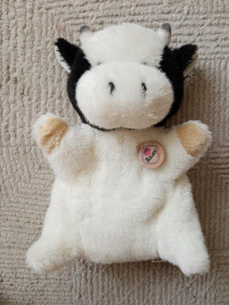 Plysova maňuška na ruku kravička, 