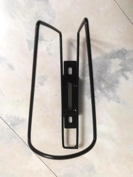 Stojan na fľašu na bicykel,