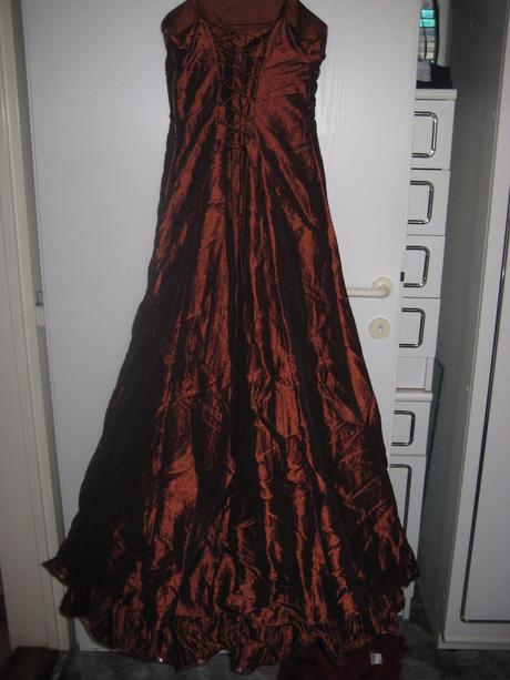 Spoločenské šaty, 36