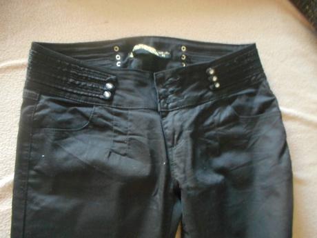 Ponúkam tieto pekne nohavice , m