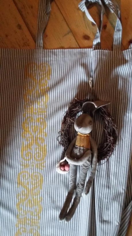 "grey and white with yellow"curtain záves,