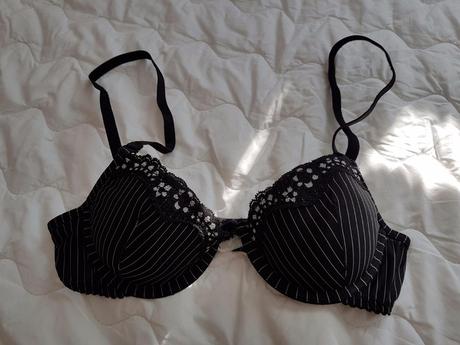 Podprsenka s pásikmi a čipkou vo výstrihu, 70b