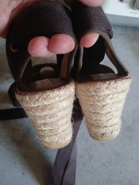 Tmavohnedé platformy, 37