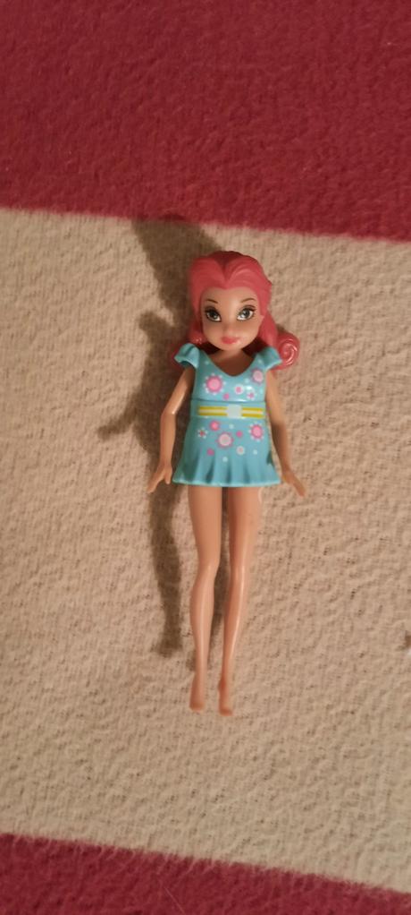 Babika s plastovymi šatami, výška 12 cm,