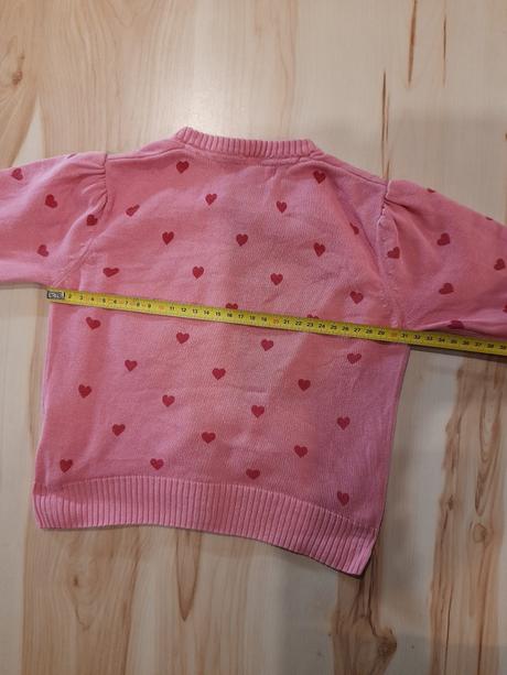 Tenký svetrík so srdiečkami, 92