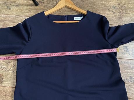 Spoločenské krátke šaty s volánovými rukávmi, m