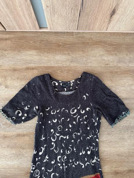 Netradičné šaty s mačičkami, s