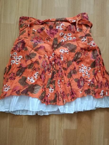 Oranžová sukňa, 38