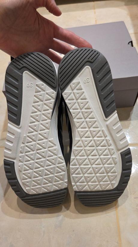 Tenisky - nové - vn.dlzka 25,0cm, deichmann,39