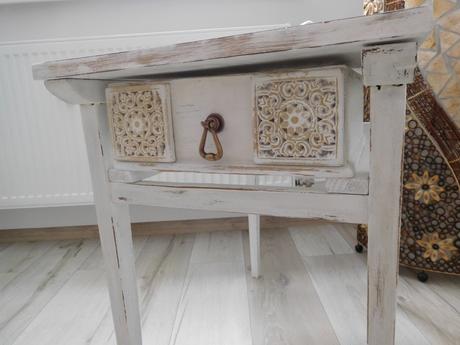 Stolík príručný drevený,, 