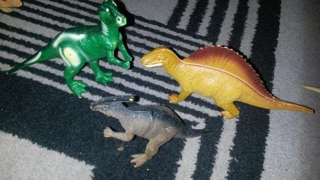 Dinosaury 3kusy,