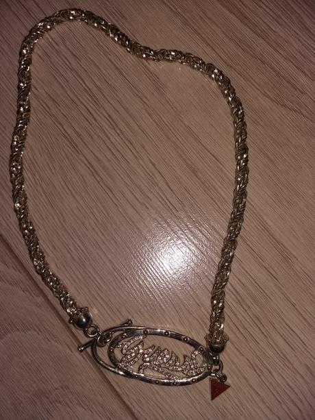 Guess nahrdelnik, guess