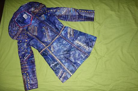 Kostym- kabat z potomkov z disney store,