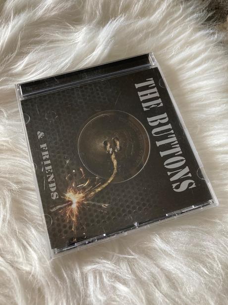 Cd the buttons and friends,