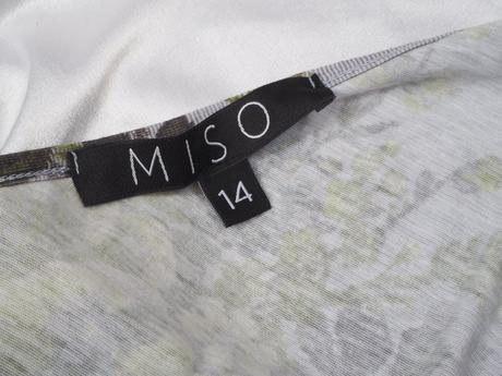 Kvalitné letné šat miso, 42