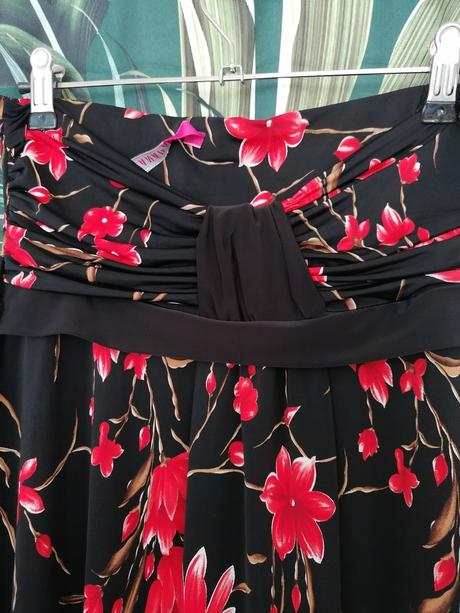 Krasne kvetove saty, m