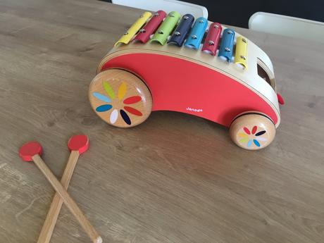 Drevený vozík so xylofónom janod,