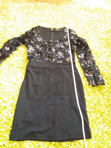 Krátke šaty s glitrami, s