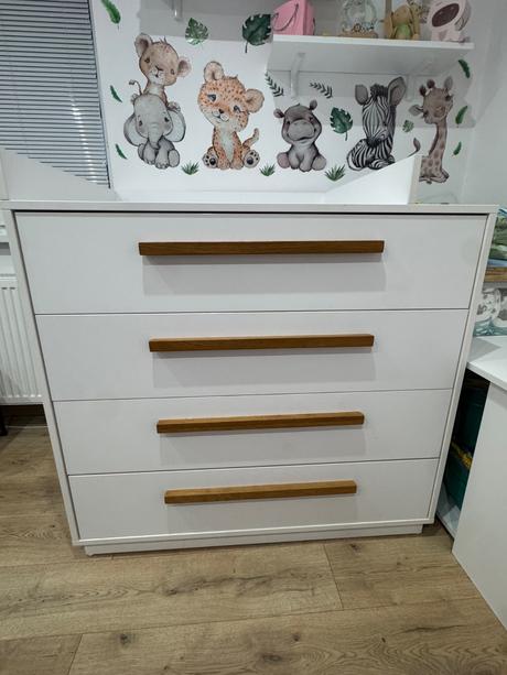 Komoda s prebaľovacím pultom, 