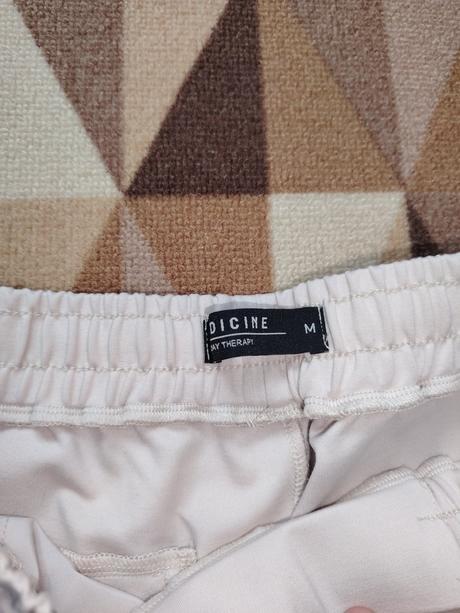 Balik damskeho oblecenia, s