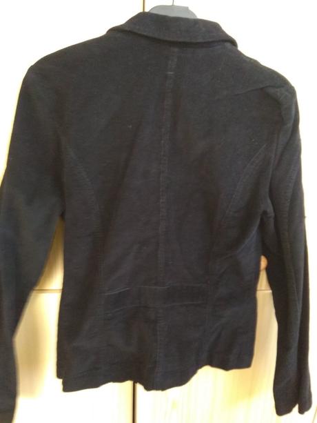 Čierne menčestrové sako, s