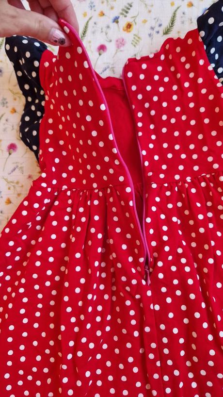 Šaty s kapsičkami, 92