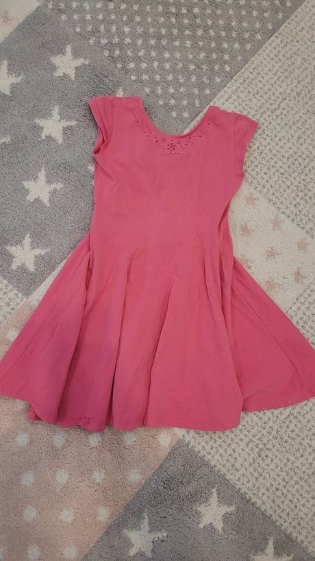 Ružové točiace sa šaty, 128