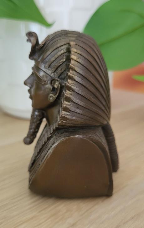 Busta egyptského faraóna tutanchamóna,