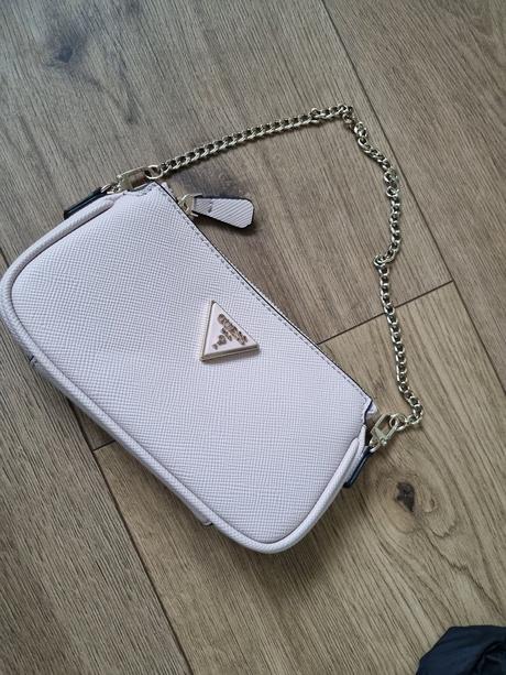 Bledoružová kabelka do ruky guess, guess